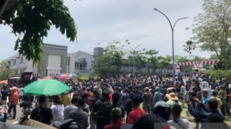Prabowo Datang ke Bangka, Ratusan Penambang Kepung Kantor PT Timah: Ini Soal Perut!