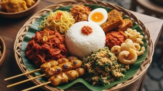 7 Rekomendasi Nasi Campur Bali 10 Ribuan, Enak, Murah, dan Kenyang