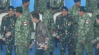 Melengos Tak Disalami, Heboh SBY Cueki Kapolri Listyo Sigit di HUT TNI, Publik Curigai Gegara Ini!
