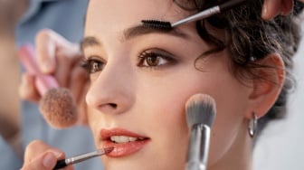 5 Tren Makeup Musim Gugur 2025 yang Bikin Tampilan Lebih Glam dan Elegan