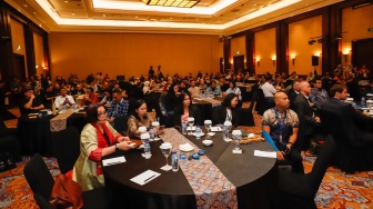 Suasana pembukaan Local Media Summit (LMS) 2025 di Hotel JW Marriot, Jakarta, Selasa (7/10/2025). [Suara.com/Alfian Winanto]