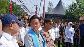 Gebrakan Gibran di Tangerang: Tanam Jagung Pakai Traktor, Minta Bulog Inovasi Demi Swasembada