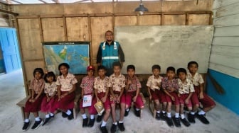Ratusan Siswa di 82 Sekolah Mamasa Sulawesi Barat Rasakan Digitalisasi Berkat Listrik Masuk Desa