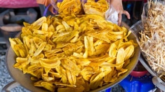 Pasti Cuan! 10 Jenis Usaha Keripik Rumahan yang Bikin Kantong Tebal!