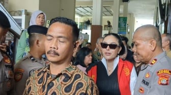 Dituntut 11 Tahun Penjara Dan Denda 2 Miliar Nikita Mirzani Senyum : Lucu Aja