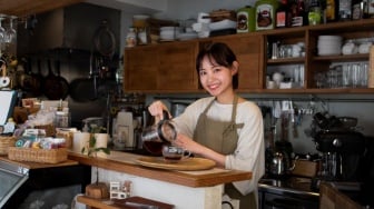 13 Ide Bisnis yang Tetap Laku Saat Ekonomi Sulit, Cuan Stabil Tiap Bulan!