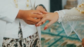 Harga Emas Naik, Tekanan Nikah Ikut Naik?