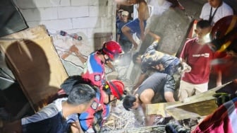 Rumah di Pademangan Ambruk Saat Direnovasi, Dua Kuli Bangunan Selamat Usai Satu Jam Terkubur