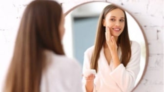 4 Night Cream Anti Aging untuk Wajah Awet Muda dan Plumpy saat Bangun Tidur