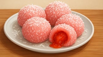 Klepon Stroberi Tabur Kelapa: Camilan Tradisional dengan Sentuhan Modern yang Bikin Gemas!