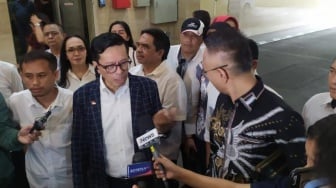 Dipimpin Duo Ade! Relawan Jokowi 'Geruduk' Bareskrim Minta Polda Tuntaskan Kasus Fitnah Ijazah Palsu