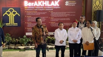 Menkum Resmi Serahkan SK Kepengurusan PSI 2025-2030, Cuma Semalam Langsung Jadi
