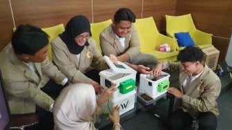 Rahasia di Balik Cacing Tanah: Inovasi IoT Mahasiswa UGM Bisa Ubah Sampah Jadi Pupuk Premium