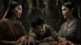 Sinopsis Film 'Sosok Ketiga: Lintrik', Pelakor Gunakan Ilmu Mistis Dapatkan Suami Adinda Thomas