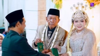 6 Fakta Pernikahan Sheila Arika dan Kakek 74 Tahun di Pacitan, Mahar Rp3 M Ternyata Cek Kosong?