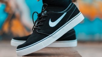 7 Sepatu Sneakers Kekinian yang Stylish dan Nyaman Buat Jalan Seharian, Mulai Rp400 Ribuan