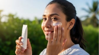 10 Sunscreen Lokal Terbaik dengan Formula Anti Aging untuk Usia 40 Tahun ke Atas