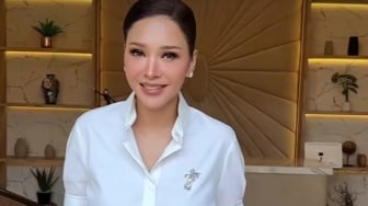 Bunda Maia Beri Pesan Hidup pada Marshanda dan Maria Theodore: Pengalaman?