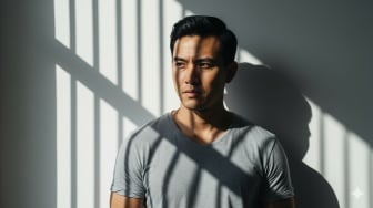 Kumpulan Prompt Foto Studio dengan Efek Pencahayaan yang Keren