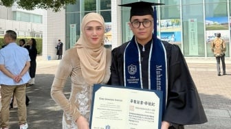 Mulan Jameela Bangga! Putra Kedua Sandang Gelar Sarjana Digital Business di Jepang
