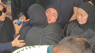 Keluarga Enggan Beberkan Penyakit Ibunda Olla Ramlan: Sudah, Biar Tenang Saja