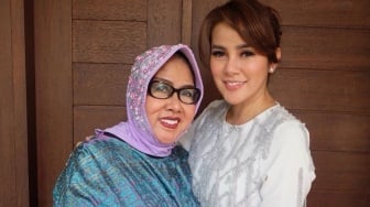 Sosok Tis'ah Djahri, Ibu Olla Ramlan yang Meninggal Dunia