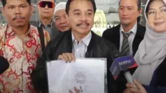 Roy Suryo Tunjukkan Salinan Ijazah Jokowi dari KPU DKI: 99,9 Persen Palsu, Hurufnya Mencotot Keluar