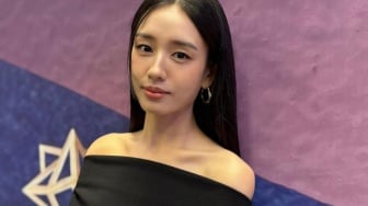 Padu Padan OOTD Monokrom: Intip 4 Gaya Ahn Eun Jin yang Timeless Banget!