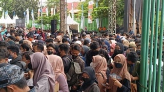 Nepotisme dan Oligarki di Tengah Janji 19 Juta Lapangan Kerja