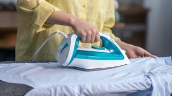 4 Tips Penting Memilih Setrika Terbaik, Kenali Jenis Pelat hingga Fiturnya