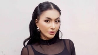 Dari Mana Sumber Penghasilan Denada? Kondisi Rumah yang Dijual Jadi Sorotan