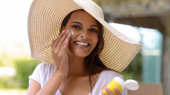 7 Rekomendasi Sunscreen yang Kaya Antioksidan, Bikin Kulit Glowing dan Awet Muda