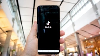 Di Balik FYP TikTok: Algoritma dan Seni Membaca Perasaan Manusia