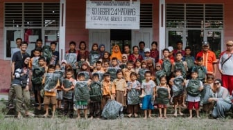 Untuk Anak Indonesia di Pelosok, EIGER Kirim Ribuan Tas Sekolah dari Mentawai sampai Halmahera