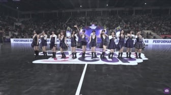 Aksi Panggung JKT48 Guncang Grand Final AXIS Nation Cup 2025