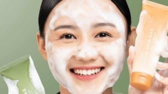 4 Cleanser Berbahan Glycolic Acid, Ampuh Bikin Wajah Auto Cerah dan Halus!