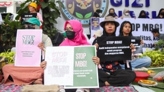 Kasus Keracunan MBG Terus Bertambah, Emak-emak Geruduk Kantor BGN
