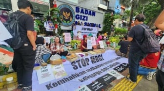 Suara Ibu Indonesia Tolak Militer Masuk Dapur MBG: Tugas Mereka Bukan Urusi Gizi Anak Sekolah!