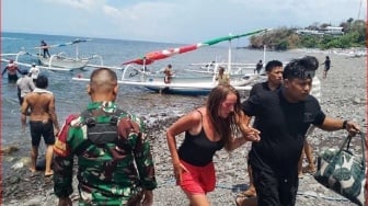 Angin Kencang Terjang Karangasem: Jukung yang Dinaiki Turis Inggris Terbalik