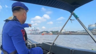 Detik-Detik Kapal Bermuatan 3.000 Ton Tenggelam di Sungai Musi, 10 Kru Selamat