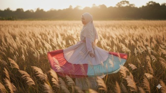 8 Prompt Gemini AI Foto Wanita Sendiri di Hamparan Padang Rumput