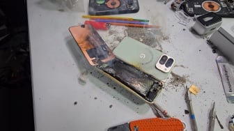 HP Lipat Android Rp 30 Juta Terbakar Saat Uji Ketahanan, Baterai Meledak
