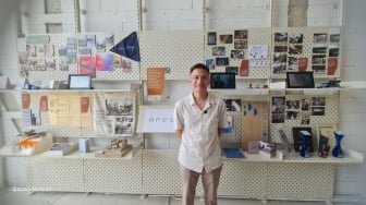 15 Tahun Atelier Riri: Pameran Unik di Rumah Belum Jadi, Ini Alasannya!
