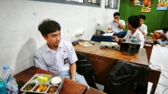 Makan Bergizi Gratis Berujung Petaka? Ratusan Siswa SMAN 1 Yogyakarta Keracunan Ayam Basi
