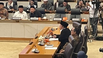 DPR Desak Audit Izin Siar Trans7 Usai Adanya Tayangan Diduga Melecehkan Kiai dan Pesantren