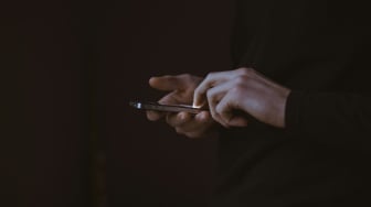 Validasi dari Notifikasi: Benarkah Kita Masih Tahu Arti Puas?