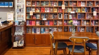 Butuh Tempat Me Time? Ini 3 Library Cafe Paling Cozy di Utara Jogja