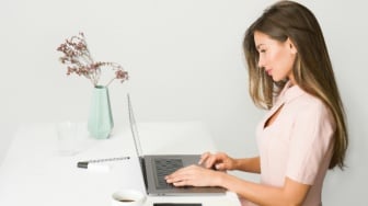 33 Tips Jitu Merawat Laptop Agar Awet Bertahun-Tahun, Anti Rusak dan Overheat!