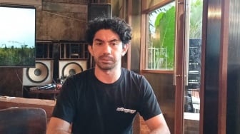 Alasan Reza Rahadian Banting Setir Jadi Sutradara Bikin Haru