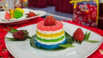 Warisan Rasa di Sentra Kue Subuh Senen: Filosofi Keberagaman Terungkap dalam Festival Kue Lapis!